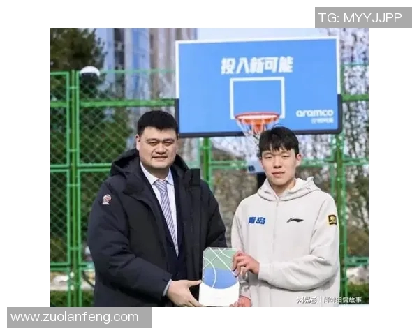 姚明与老虎犬的奇妙故事：从篮球场到宠物生活的温馨瞬间