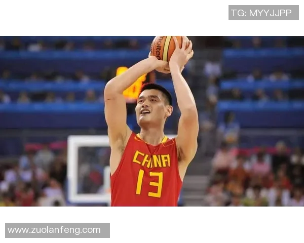 与姚明共同欢庆篮球梦想的时刻，感受巨人之心的力量与激情