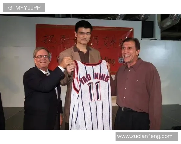 姚明弟弟的篮球梦想与生活故事分享他在运动与家庭中的成长历程 姚明弟弟的篮球梦想与生活故事分享他在运动与家庭中的成长历程