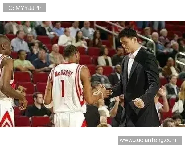 姚明与浓眉的巅峰对决：篮球巨星的力量与技巧之争