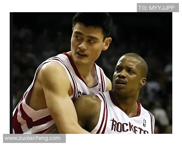 姚明街头献唱引发热潮球迷齐聚共赏巨星风采与音乐魅力