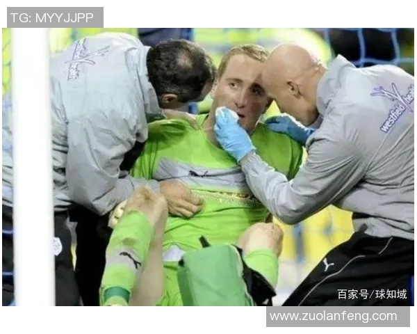 足球明星醉酒事件引发热议视频曝光引发球迷关注与讨论