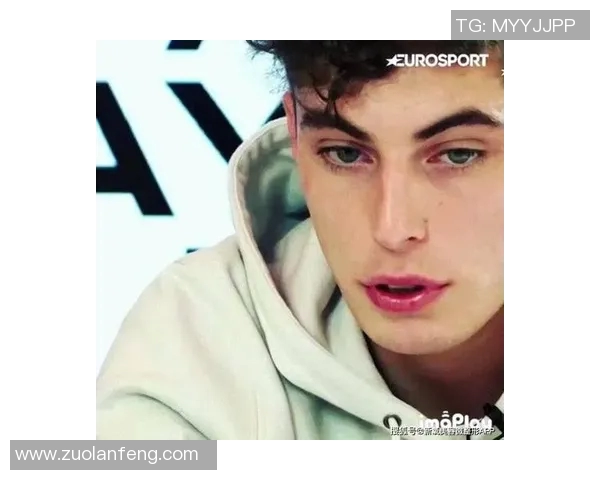 日本长发足球明星男模的魅力与风采揭秘