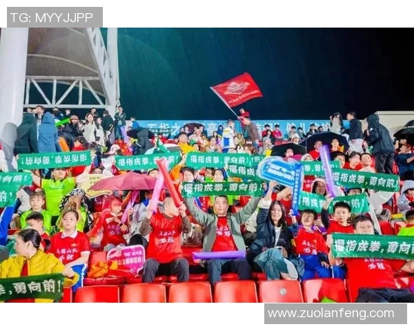 足球巨星归来主场激情对决球迷热情高涨共庆荣耀时刻